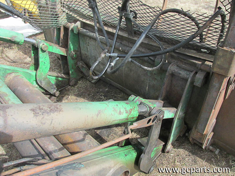 840 LOADER 8FT W/ GRAPPLE